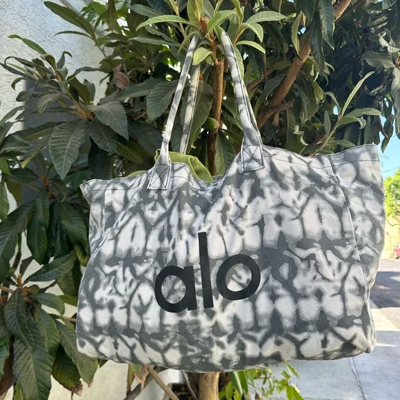 ALO Yoga Black and Gray Patterned Tote Bag - Picture 5 of 5